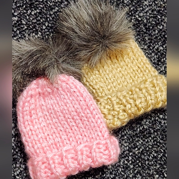 💖💖💖Set of 2 handmade doll winter beanies with fur - Picture 1 of 7